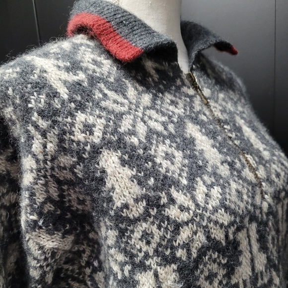 Vintage 1990s Woolrich wool grey and white snowflake knit sweater - Picture 2 of 13